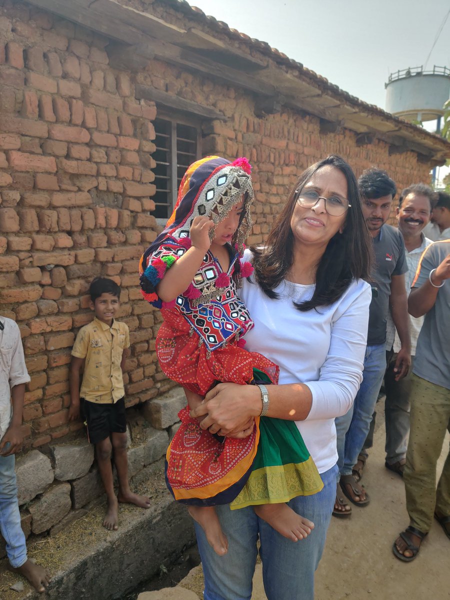 kalpana_designs's tweet photo. Showcasing Beautiful Kamareddy district,natural grasslands, waterbodies, tribal hamlets, traditional mud homes,rich crafts and Heritage 💧💧Watch this space for more https://t.co/JhZF8E98EX