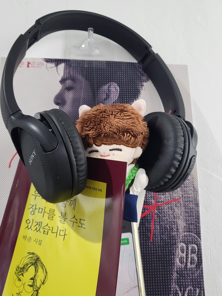 yoolmooooo's tweet photo. #deepnight_june
#june_7th_anniversary
구준회의 데뷔를 축하해주는 피기잰...
(특: 둘 다 97년생임 https://t.co/jP3ArMIdIn