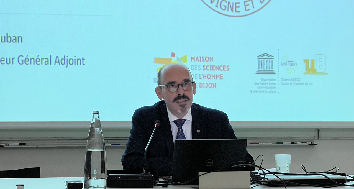 OIV (@oiv_int) on Twitter photo 🔛 "Histoire d'une organisation intergouvernementale originale : l'OIV (1924 - 2022)"
🎥 La vidéo de la conférence de <a href="/yann_juban/">Yann Juban</a> Directeur Général adjoint de l'OIV, présentée le 16/11 par la Chaire UNESCO est maintenant disponible ici : ow.ly/6qyz50LLN76
© Photo <a href="/ch_lebel/">ChLebel</a> 🔛 "Histoire d'une organisation intergouvernementale originale : l'OIV (1924 - 2022)"
🎥 La vidéo de la conférence de <a href="/yann_juban/">Yann Juban</a> Directeur Général adjoint de l'OIV, présentée le 16/11 par la Chaire UNESCO est maintenant disponible ici : ow.ly/6qyz50LLN76
© Photo <a href="/ch_lebel/">ChLebel</a>