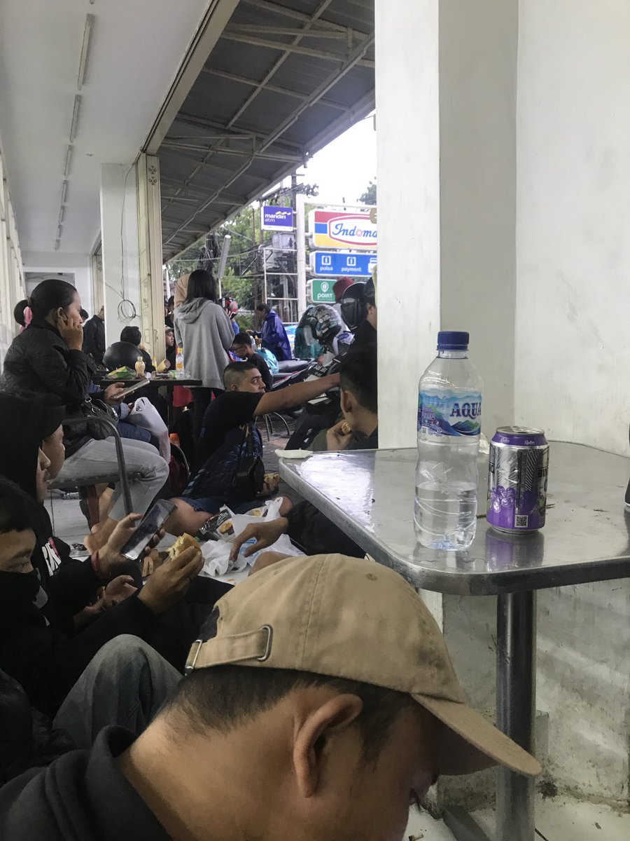 SWANGAR NGIYUP BARENG MBEK AREK-AREK ORA KENAL, MORO DITAWARI ROTI NAKAM BARENG” 💙.

ERUH AE LEK KELIREN~