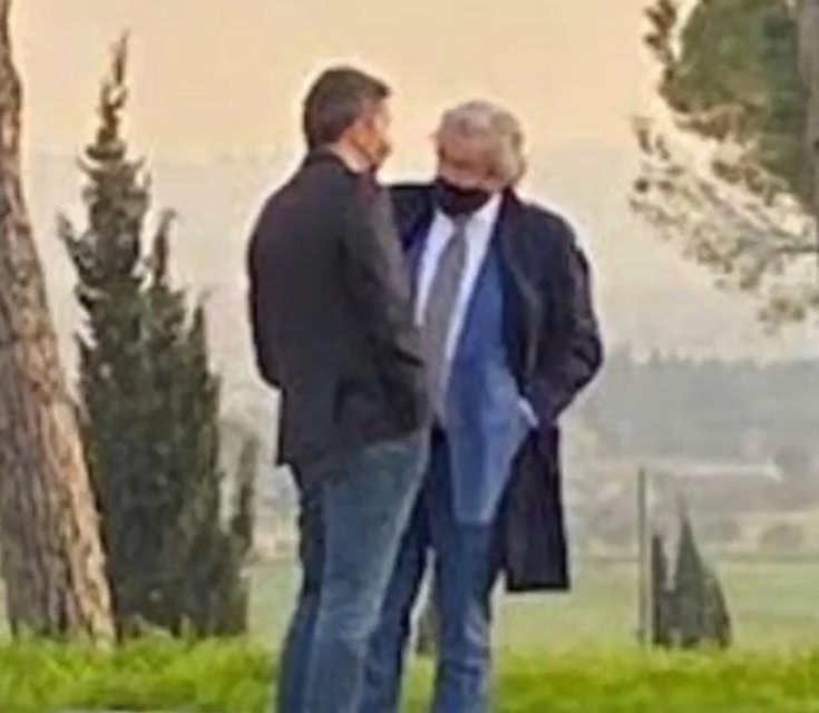 gladiatoremassi's tweet photo. Indagata la prof. che filmò quest'incontro "ambiguo" tra due personaggi pubblici. In un paese civile quei due starebbero a raccogliere cicorie e x la prof. una medaglia. Io sto con la prof. e con il diritto di cronaca https://t.co/FHlXyOijk5