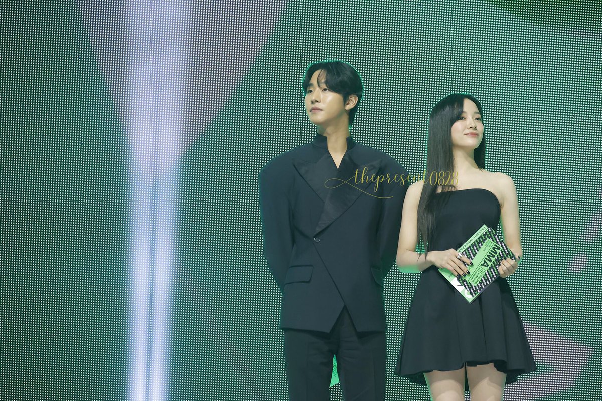 221126 MMA 

아무래도 사랑인가 봐 💜💛

#안효섭 #김세정 
#AhnHyoseop #KimSejeong