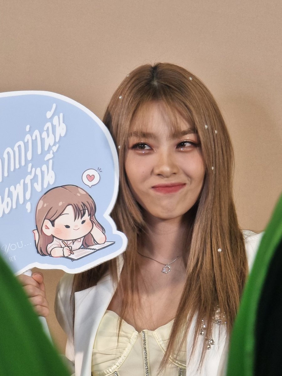 Artykaew's tweet photo. คอนเสิร์ตน้อนแก้ว พร้อมครัยเต็มนะครับ     สู้ๆค้าบบบ
#KaewBNK48 #KaewNatruja #KaewNatruja_DearYouConcert https://t.co/JcPQbK5SSV