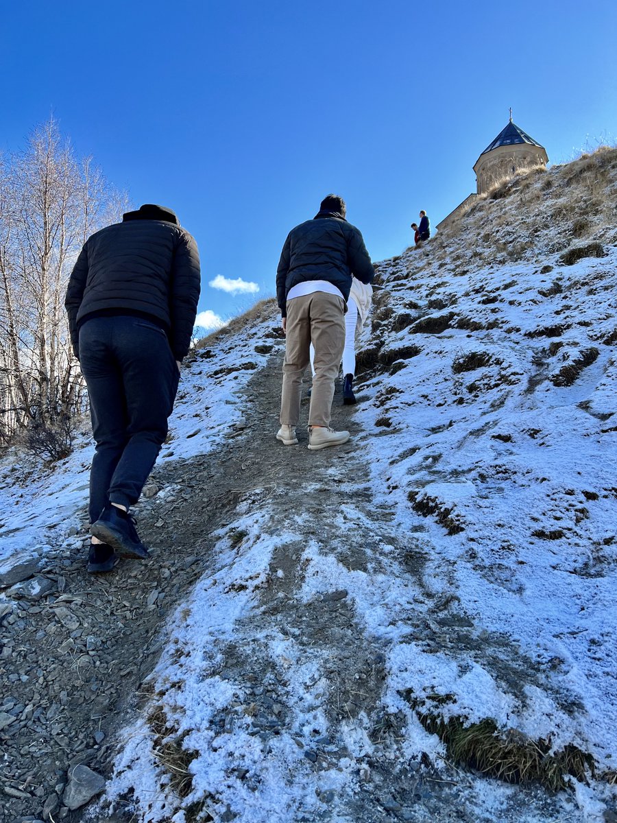 nutthonx's tweet photo. จอร์เจียควรมาไหม ควรมานะ บินตรงขนาดนี้ ไม่มาได้ไง

#gergetitrinitychurch #gergeti #church #mountain #stunningview #georgia #liveyourlife #cabincrew #crewlife #ตง #airasiax #xj #xjcrew #AirAsiaX https://t.co/5hzUt6UqGO