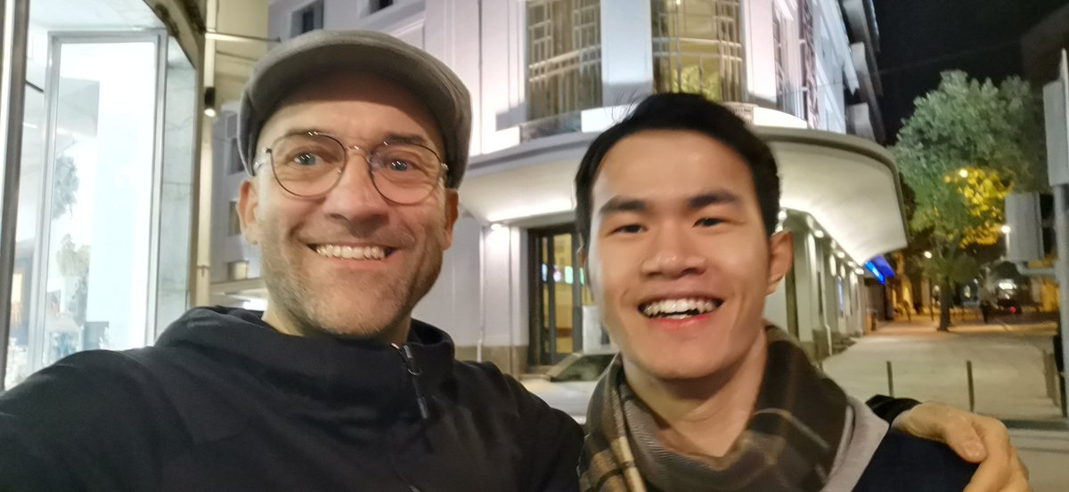 fromgaliza's tweet photo. O amigo M. Wei Feng, estudante de galego, ajuda-me imenso com o meu mandarim e surpreende-me com o seu conhecimento do nosso idioma. Depois de mais de um ano de amizade no WeChat, foi ótimo desvirtualizarmo-nos onte no Porto! #desvirtualizando #Galiza #China https://t.co/D61gkK7jiP