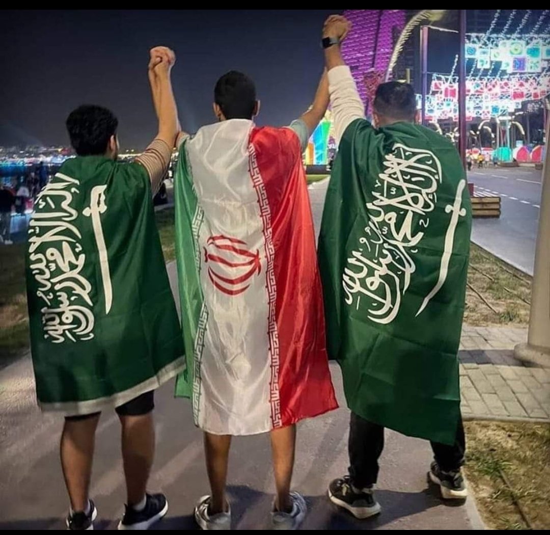 mohdmeshmesh's tweet photo. هكذا نريد أن تكون العلاقة بين شعوب عالمنا ال��سلامي ... ولكن الإستعمار وأذنابه يريدون لها أن تكون غير ذلك.
الصورة الأجمل لعام 2022 👌 https://t.co/Em4N0OBaIy