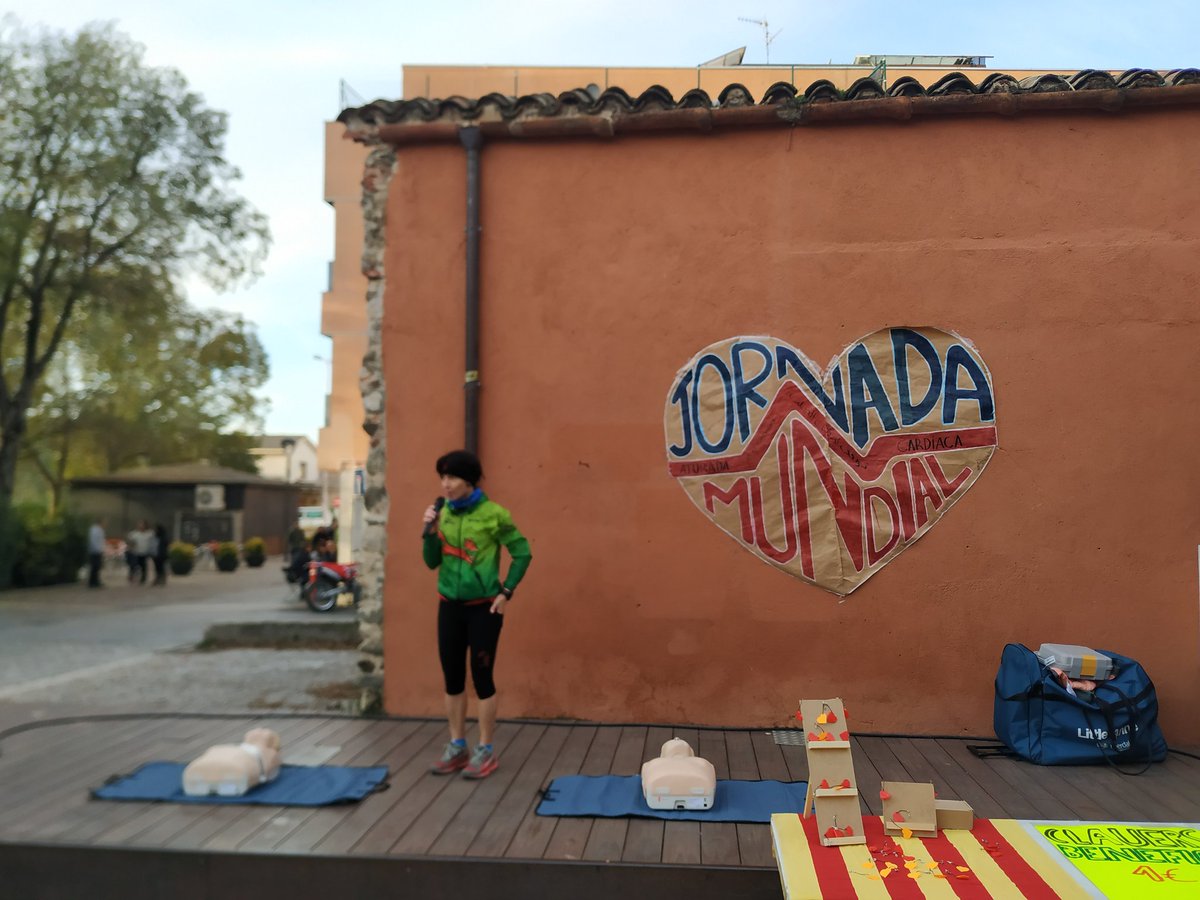 aj_santestevep's tweet photo. 🏃🏼♀️Ja ha sortit la marxa inclusiva organitzada per la #TrailXicsMontseny per recaptar fons per @la_marato de TV3.
Enguany dedicada a les malaties cardiovasculars, els alumnes de 4rt d'ESO de #CanRecord han fet una demostració d'emergència i reanimació cardiorespiratòria. https://t.co/ulstP26Cso