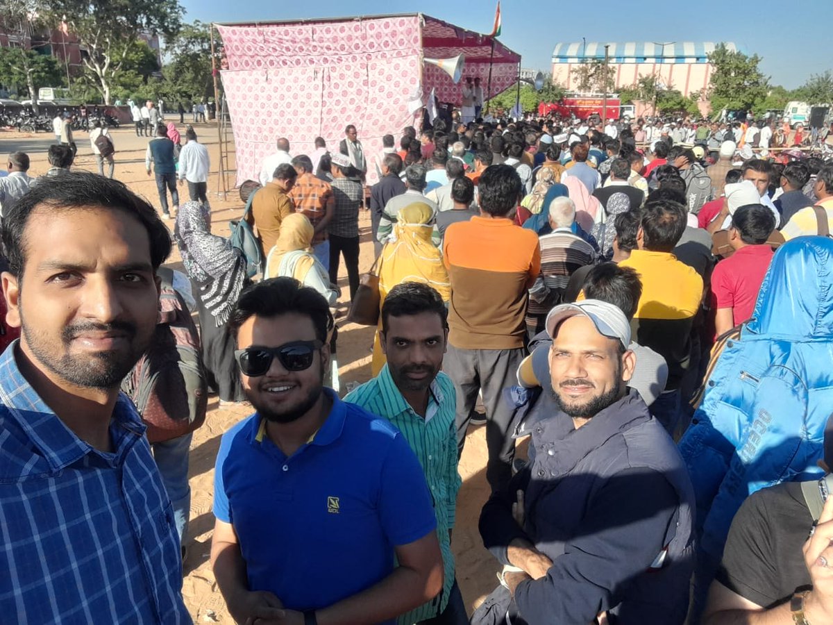 Imrozan96279027's tweet photo. ये भीड़ नही ये जन सैलाब हैं याद रखना हमारी आत्मा को दुखाकर तुम भी कभी खुश नही रह पाओगे अनुभव जोडकर जल्द से जल्द नियमित किया जाए
#राजस्थान_संविदाकर्मी_नियमित_करों
@RahulGandhi @ashokgehlot51 @kharge @kcvenugopalmp @ShayarImran @RajCMO @News18Rajasthan @bharatjodo https://t.co/RHd5CIIfSp