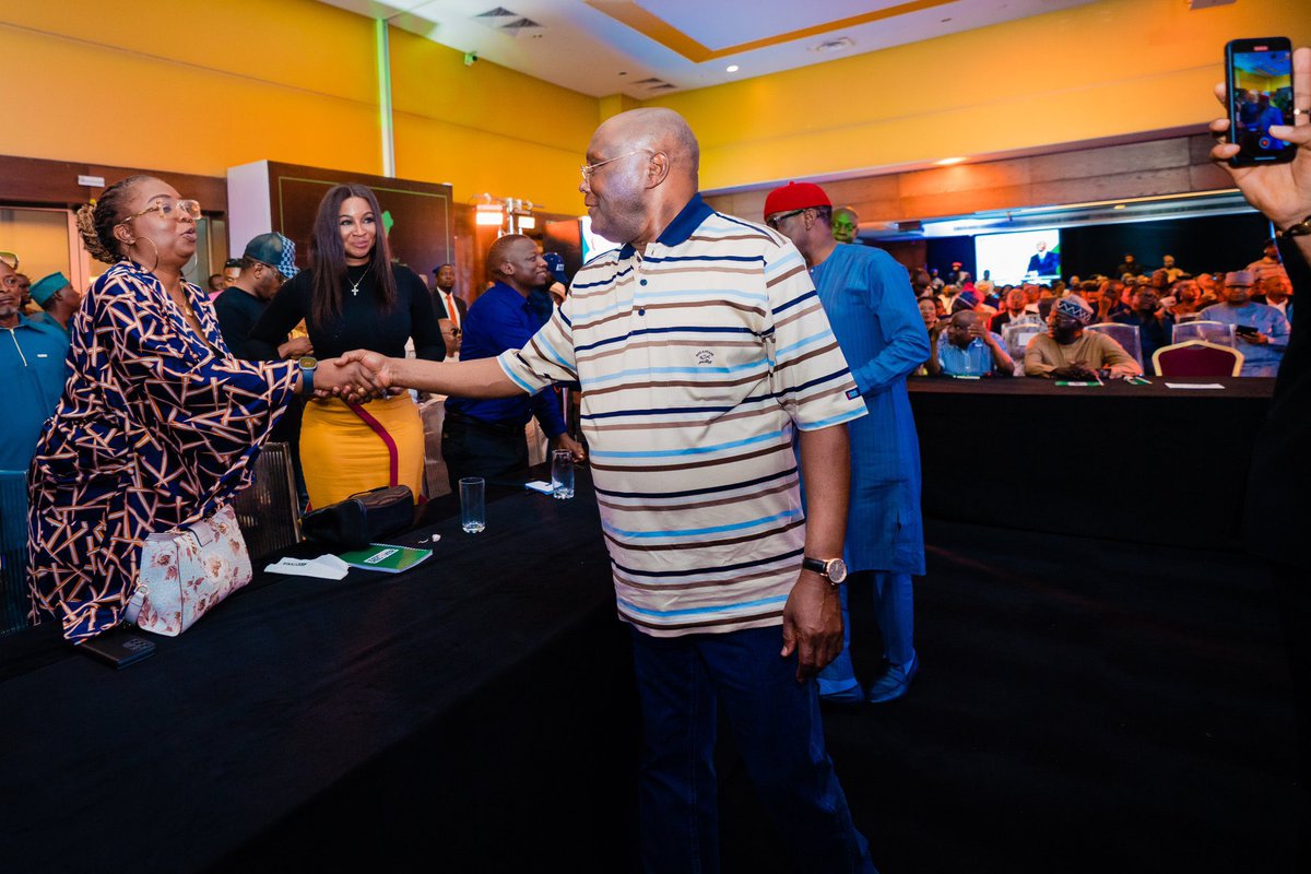 Ubando001's tweet image. Yesterday’s engagement between Nigeria’s Creative, Cultural &amp;amp; Innovative Industry and H.E Atiku Abubakar was amazing👏👏👏👏. I’m already excited for the industry. The conversations were genuine and from the heart, and so were the commitments. #AtikuMeetsCreativeIndustry