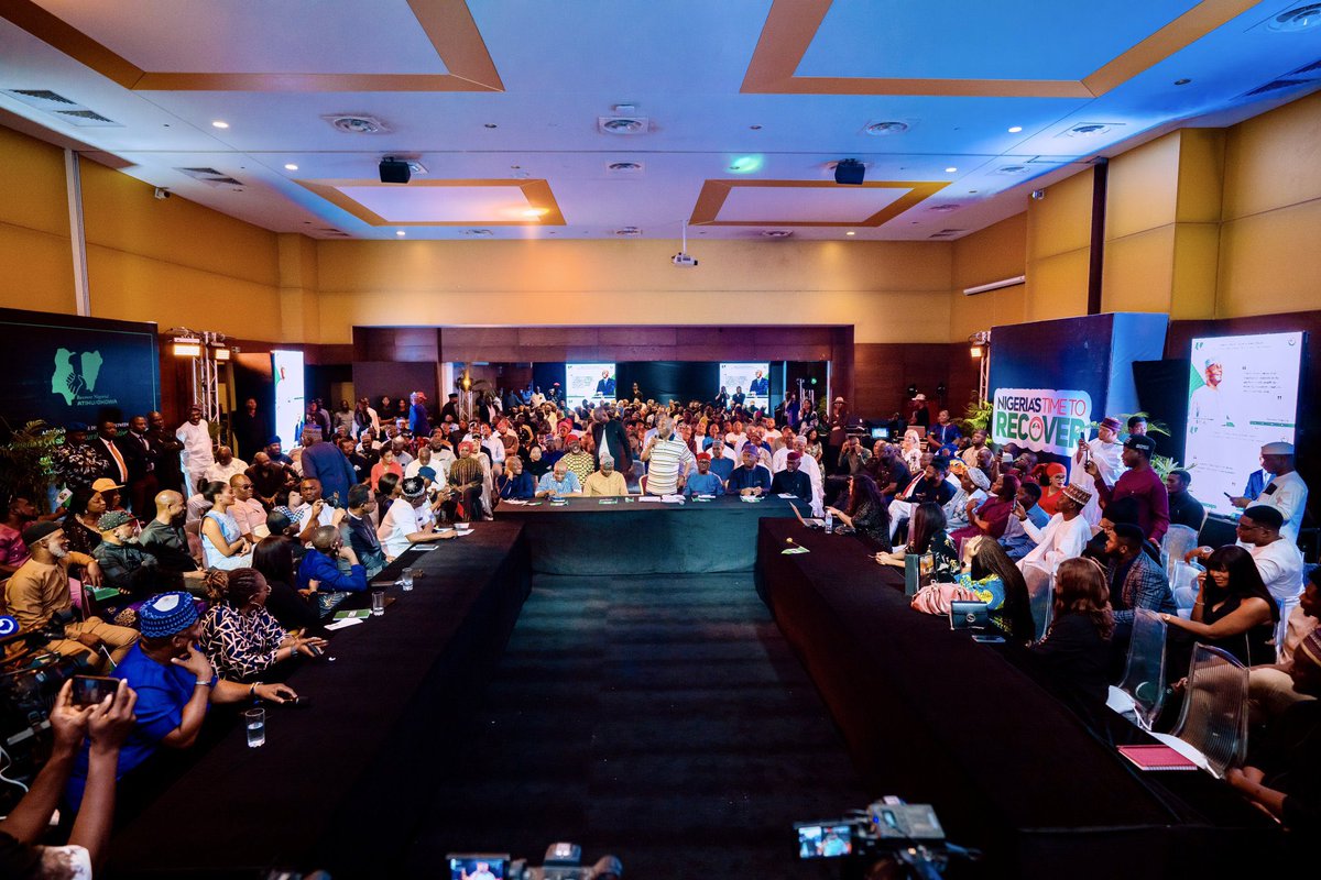 Ubando001's tweet image. Yesterday’s engagement between Nigeria’s Creative, Cultural &amp;amp; Innovative Industry and H.E Atiku Abubakar was amazing👏👏👏👏. I’m already excited for the industry. The conversations were genuine and from the heart, and so were the commitments. #AtikuMeetsCreativeIndustry