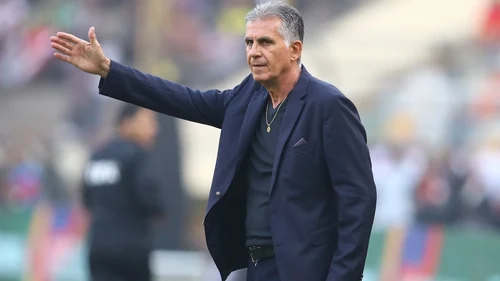 JuniorRodigan's tweet photo. #Trending #WorldCup #Iran #Wales #USA #Klinsman #Queiroz
.
Left : CARLOS QUEIROZ #TeamMelli coach
.
Right : A RACIST DICK HEAD who dissed Qeuiroz & his team https://t.co/o14MB1i534