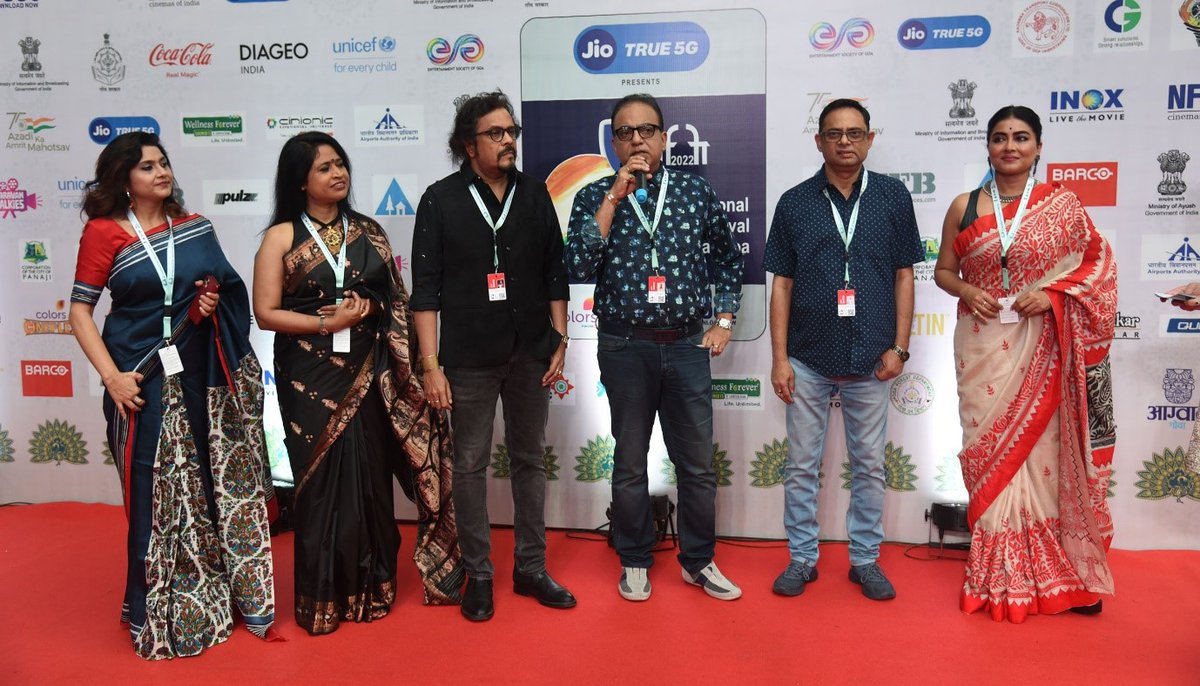 PIB_India's tweet photo. Time to talk about principles of life, very few lead such a life: Arindam Sil, Director 

The songs of Mahananda are all tribal, using tribal music instruments like Dhodro Banam and bone flutes: Pt. Bickram Ghose

Read here: https://t.co/SO8EveTjI2 

#IFFI53 #AnythingForFilms https://t.co/aRJaLIru4w