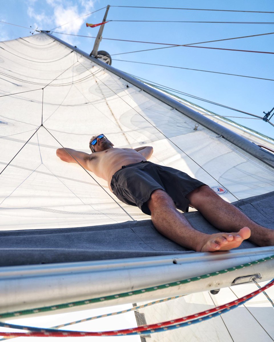 SailingUma's tweet image. Flat seas and flat sails. Doesn’t get better than this.
.
.
#sailinguma #itsathing #sailing #boatlife