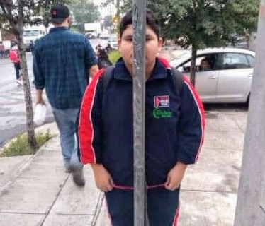 Yo ocultando mis ganas de verte