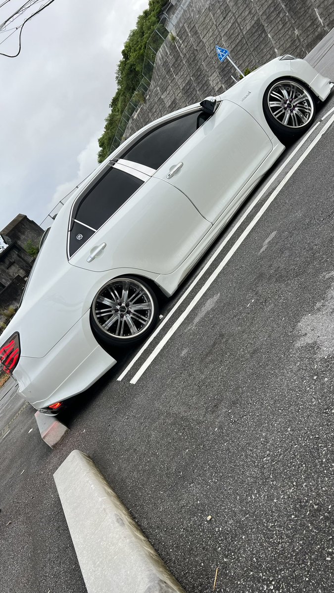CAMRY_1ove's tweet photo. カムリからクラウン乗りに変わりました笑
皆さんこれからもよろしくお願いします笑 https://t.co/Ga0TwPVTVf