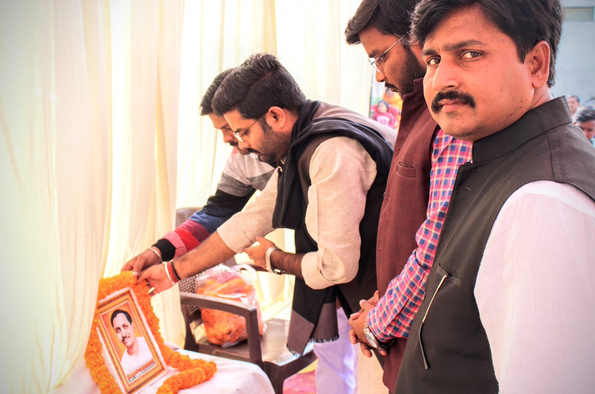 varunbjppbh's tweet photo. दहिलामऊ उत्तरी वार्ड के बूथ पर प्रधानमंत्री श्री नरेन्द्र मोदी जी के 95वें मन की बात कार्यक्रम में मुख्य अतिथि के रूप में सम्मिलित हुआ।
@narendramodi @PMOIndia @BJP4India @BJP4UP @myogiadityanath https://t.co/q8G3MqHiBC