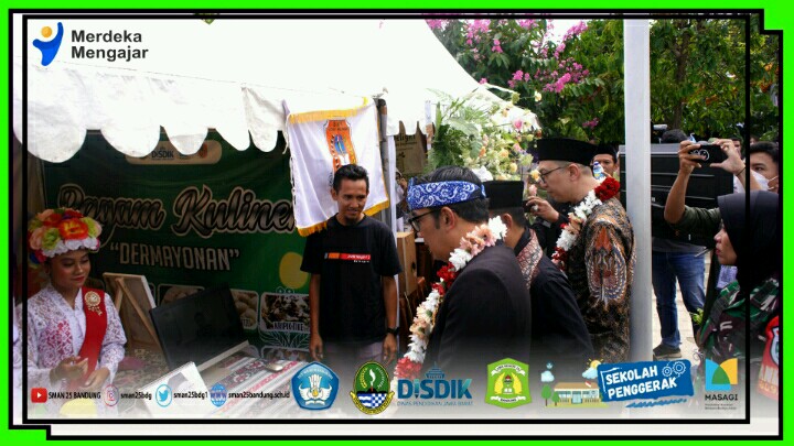 sman25bdg's tweet photo. Gubernur Jawa Barat Ridwan Kamil @ridwankamil meresmikan Tugu Sekolah Model Profil Pancasila Jabar Masagi. Turut hadir Kadisdik Jabar Dedi Supandhi,Dirjen Paud Dikdasmen Kemdikbudristekdikti,Iwan Syahrier. 
@disdik_jabar @cadisdik7 @humasjabar @jabarmasagi_ https://t.co/U6SUSE4y6b