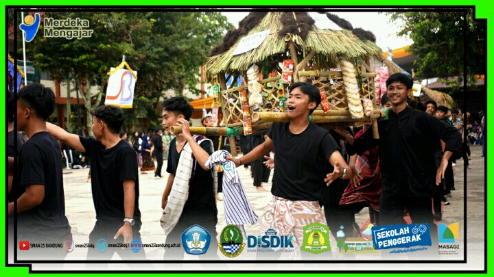 sman25bdg's tweet photo. Gubernur Jawa Barat Ridwan Kamil @ridwankamil meresmikan Tugu Sekolah Model Profil Pancasila Jabar Masagi. Turut hadir Kadisdik Jabar Dedi Supandhi,Dirjen Paud Dikdasmen Kemdikbudristekdikti,Iwan Syahrier. 
@disdik_jabar @cadisdik7 @humasjabar @jabarmasagi_ https://t.co/U6SUSE4y6b