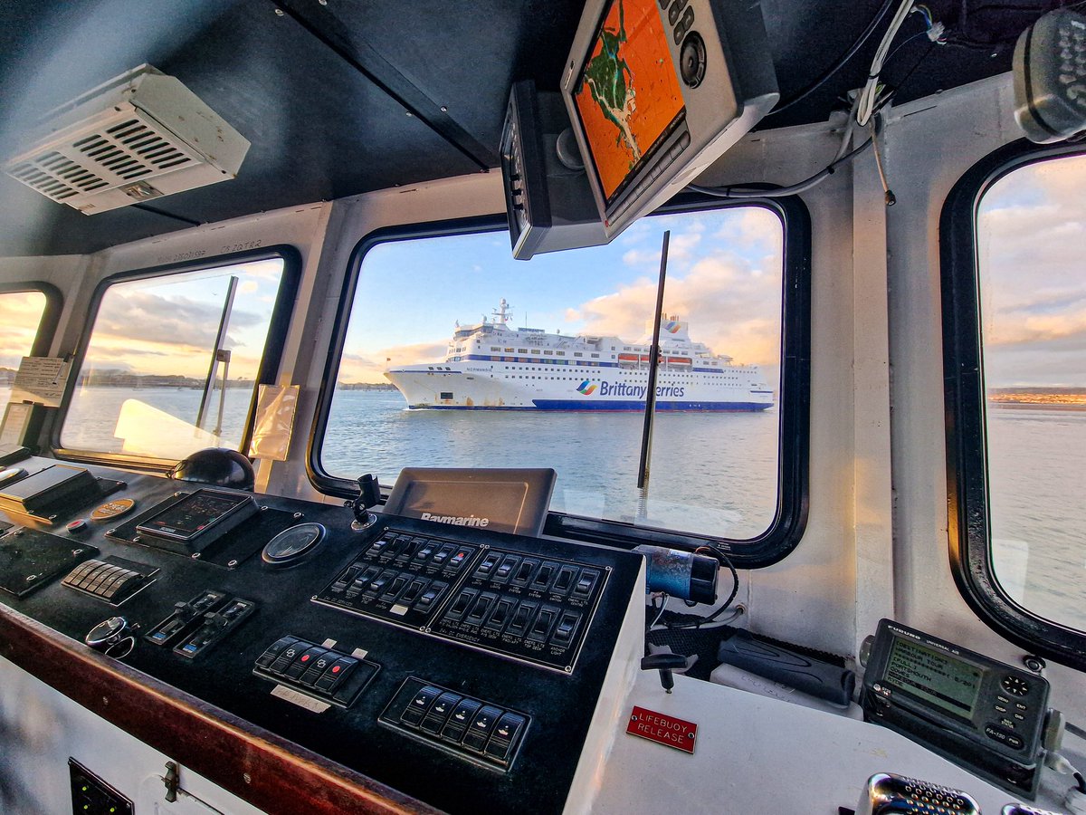 View from the bridge @PHDockyard @PortsmouthBiz @PortsmouthProud @visitportsmouth @portsmouthnews @Portsmouth_born @portsmouthtoday @khmportsmouth @PortsmouthPort @BrittanyFerries #harbourtour #shipspotters #shipspotter #BritannyFerries #portsmouthharbourtour