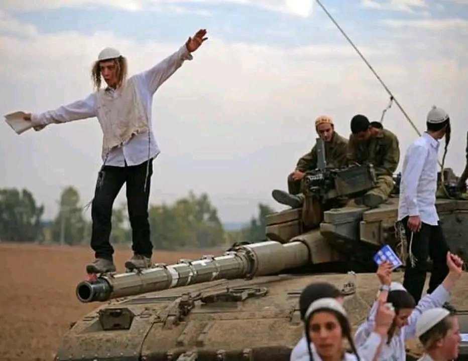 naanaach's tweet photo. #NNNNM #nanach #rabbinachman #breslov #judaism #tightrope #thiswholeworldisanarrowbridge #faithalone #walkthewalk #tank #turrets #gunner #abolishwar #belowme #riseabovehate #nuzzle #nanachnachmanachmanmayuman https://t.co/Txo0fN0UlS