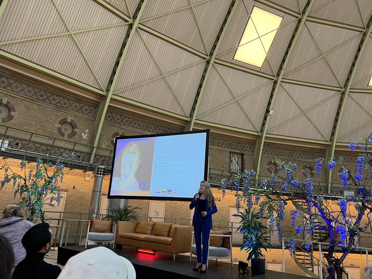 FamilyDogecoin's tweet photo. Talk about NFT fuck up, so true and I can relate 🫣 interesting talk and very nice to connect with you 🙏 @ValerieQuirina #shenft https://t.co/qCWp60aWFG