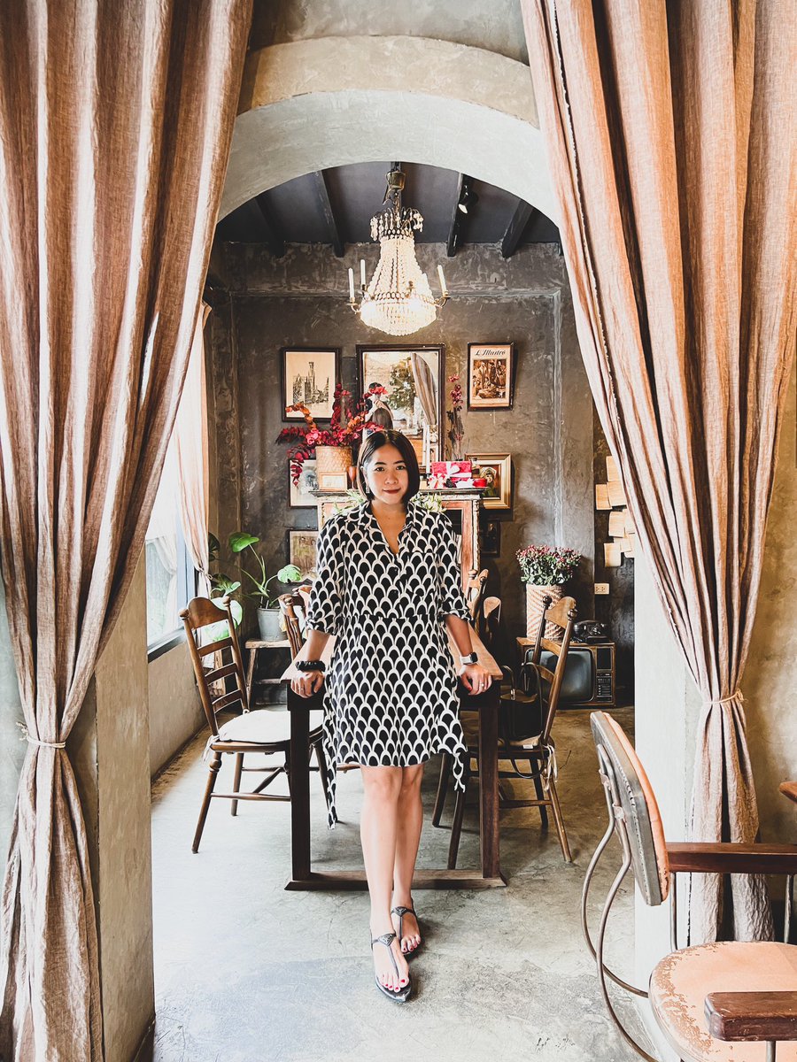 being_nuchhh's tweet photo. Getting lost in cafe #blackwoodbkk https://t.co/SYN38biMFK