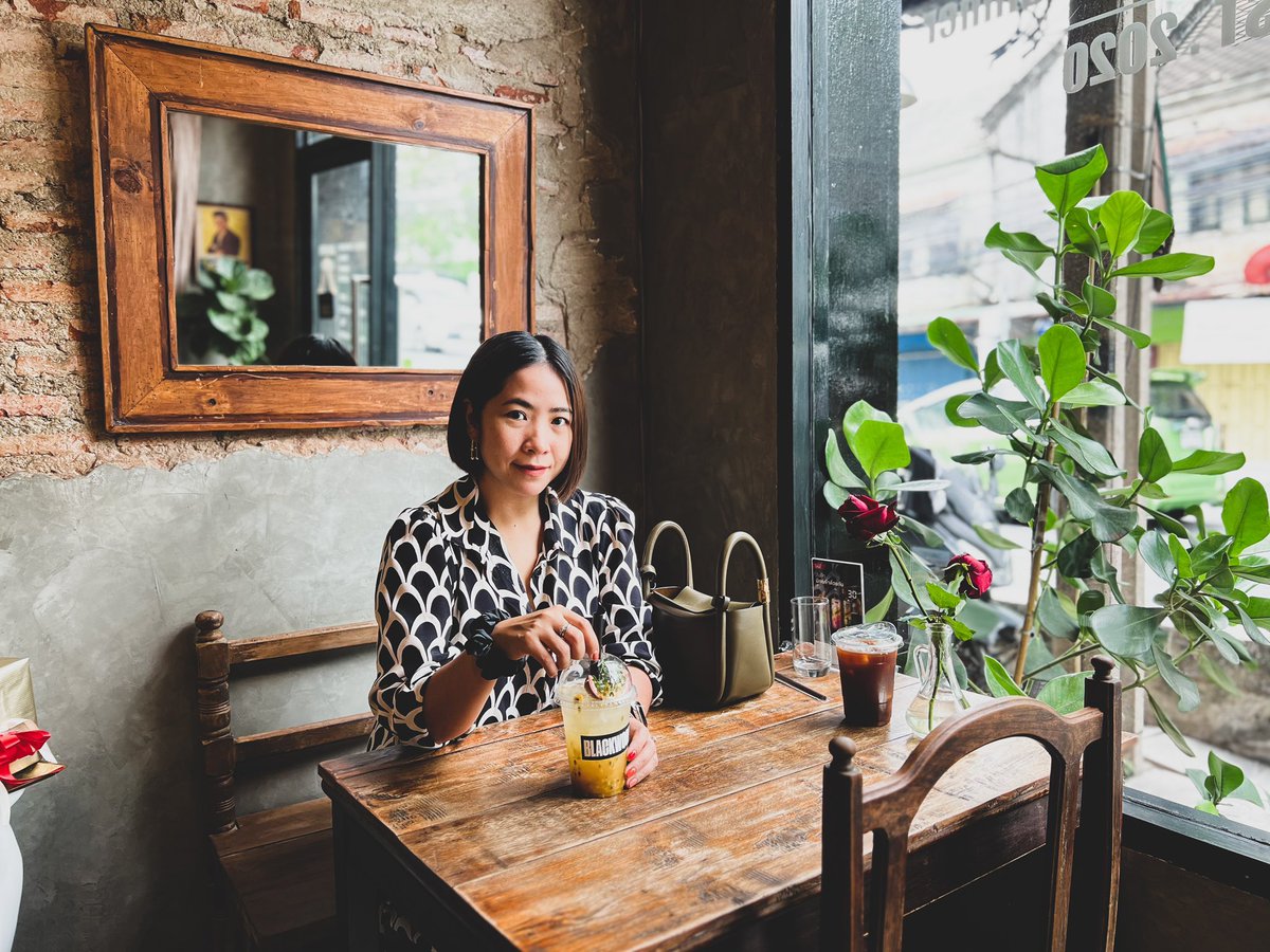 being_nuchhh's tweet photo. Getting lost in cafe #blackwoodbkk https://t.co/SYN38biMFK