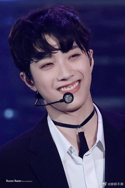 hourly wanna one tweet media