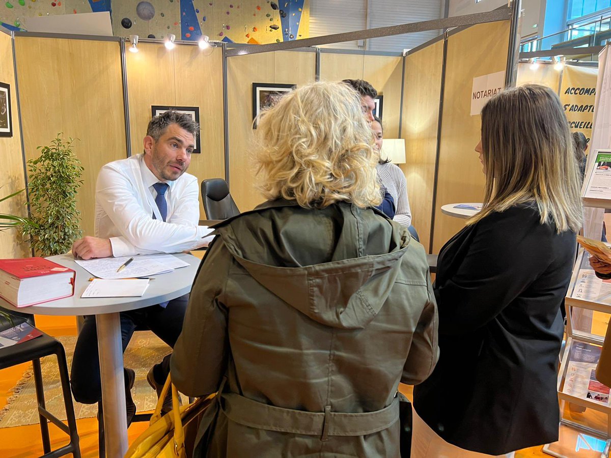 vendeemetiers's tweet photo. Vous avez une âme de leader ? Passez par le stand 34 gestion des entreprises !
Le notariat vous intéresse ? Ils vous attendent au stand 35 ! #VM85 https://t.co/pLIcrLygoG