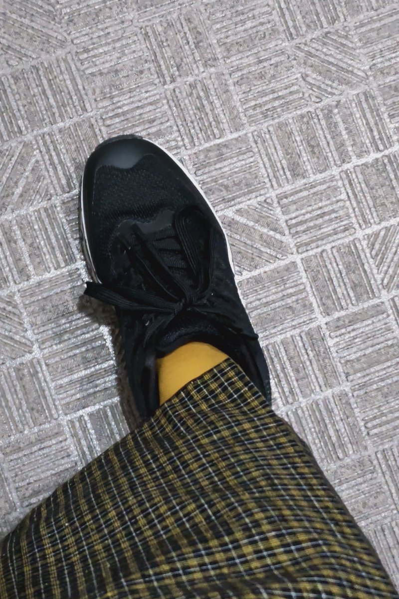 megane2089's tweet photo. #今日の着物 黒ブラウスINしてチェック紬に兵児帯は #帯結ばない帯結び 
🖤💛コーデで今日も守銭奴観劇。水玉がコインにみえるかな～🪙足元はカラータイツとスニーカーでカジュアルに。羽織持って出たけど今日は必要なかった🥵
ブラウス GU
着物 お江戸きもの大市
兵児帯 #funnycoco https://t.co/vwAISVE0lc