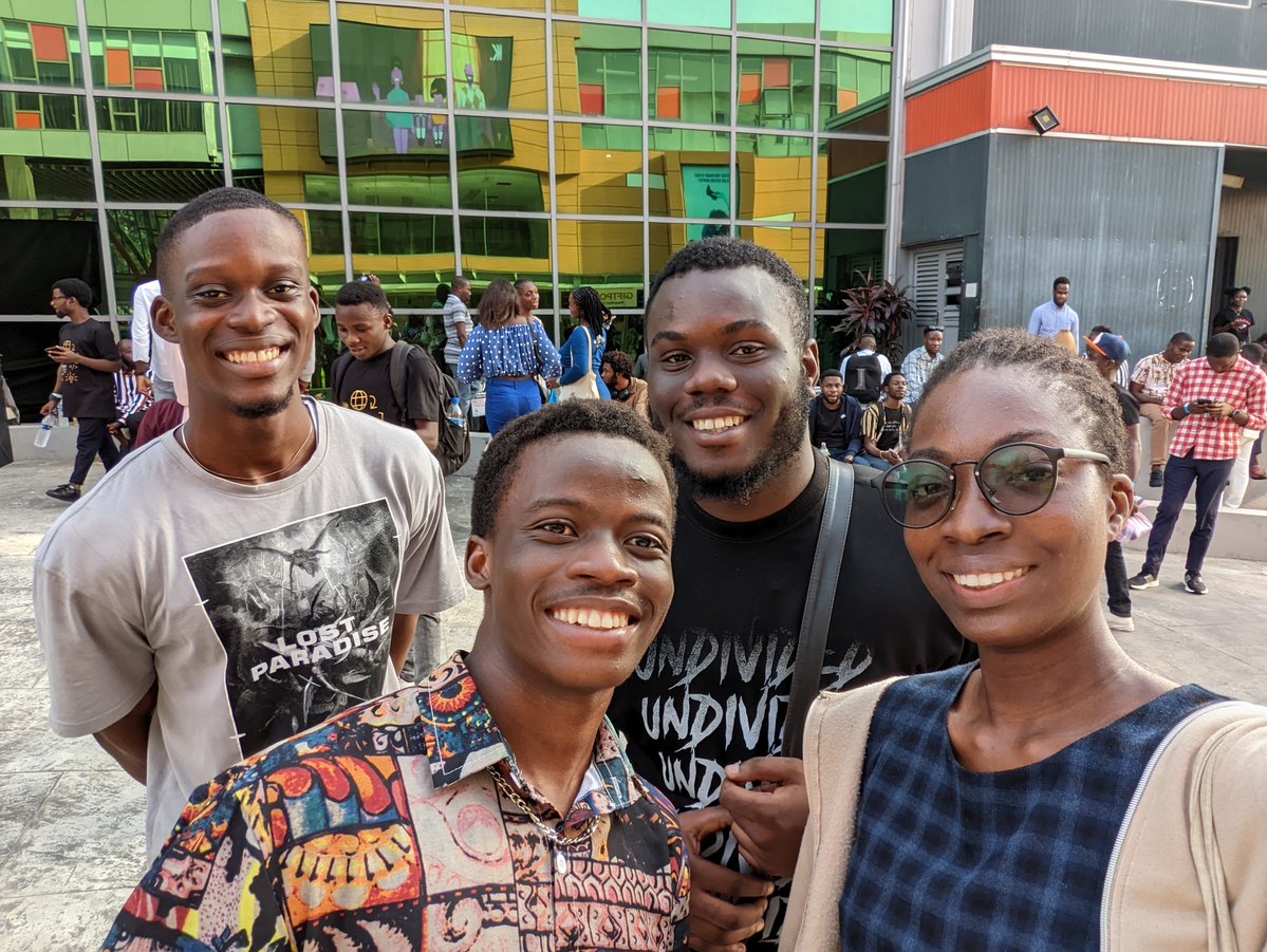 nelson_isioma's tweet image. With the bros @olumidenwosu @Ifihan_ ..Ifihan its like you will borrow me your pixel 6 #DevFestLagos2022