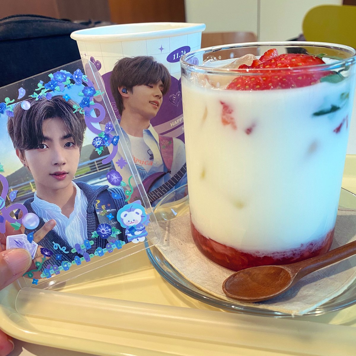 오레우대신 오르빌 다녀왔습니당💜
컵 달라고 말하는거 잊어버려서 요로코롬 받았우요😂
컵이랑 4컷 사진 짱 예뻤숩니다💜💜💜
#나의_밤하늘의_빛_현구데이