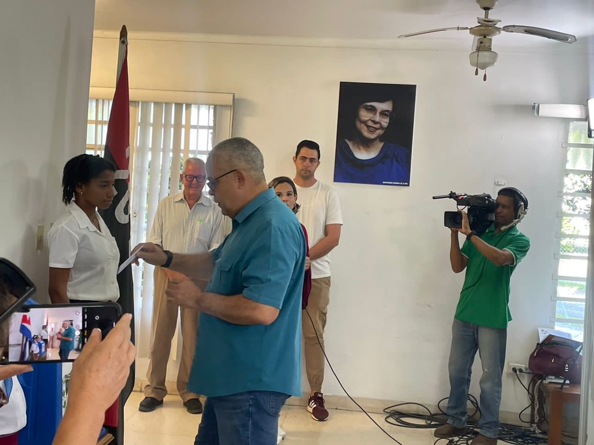 torres_iribar's tweet photo. #Cuba #VoluntadDeElegir #YoVotoEl27  Cumpliendo con mi derecho y mi deber constitucional, por la Patria, la Revolución  y por el  delegado de mi circunscripción , ejercí el voto. Convoco a los electores de nuestra #HabanaDeTodos, asistir a las urnas este domingo. https://t.co/KQu8Ai9rCw