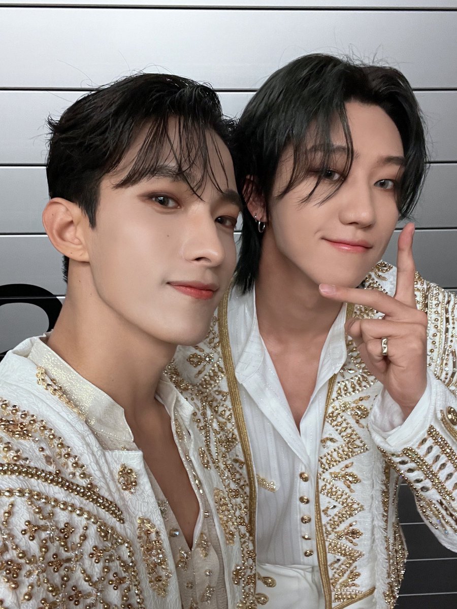 221127 DK Weverse Update with Minghao

#SEVENTEEN #세븐틴 #THE8 #디에잇 #徐明浩 #MINGHAO
 #DK #DOKYEOM #이석민 #도겸