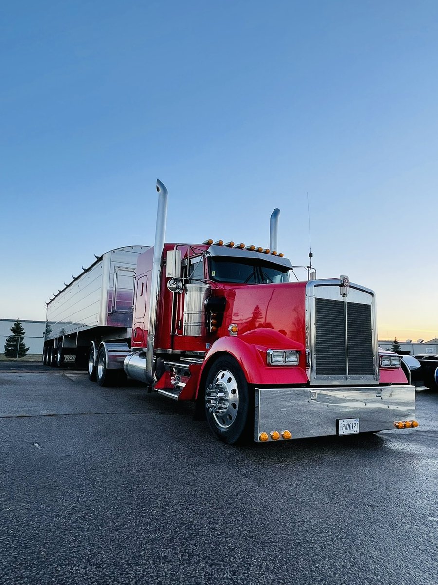 DevinOneal290's tweet image. See if I remember how to do this…. #kenworth #titantrailers #cat #glider