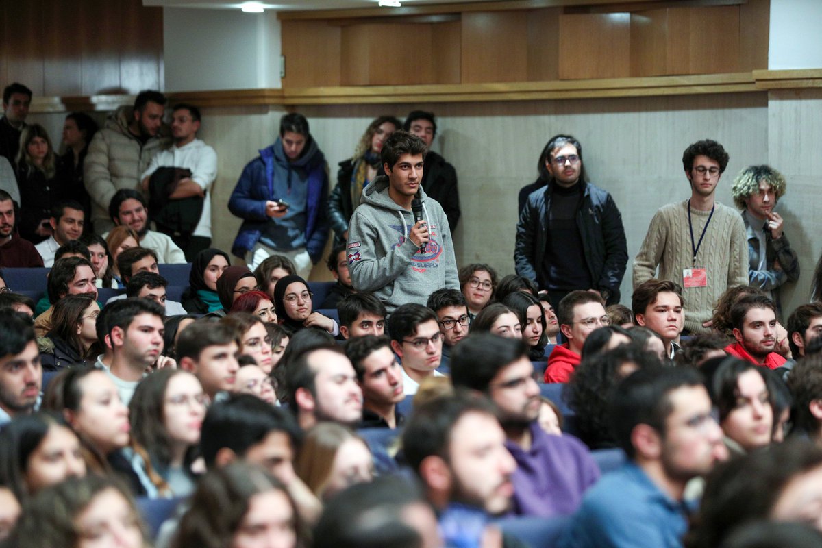 chpgenclik_gm's tweet photo. GENÇLİK BULUŞMALARI | ANKARA 

Genel Başkanımız Kemal Kılıçdaroğlu, Bilkent Üniversitesi’nde öğrenciler ile bir araya geldi. 

Öğrenciler özgürce sordu, Kemal Kılıçdaroğlu samimice yanıtladı. https://t.co/988jkqOYPY