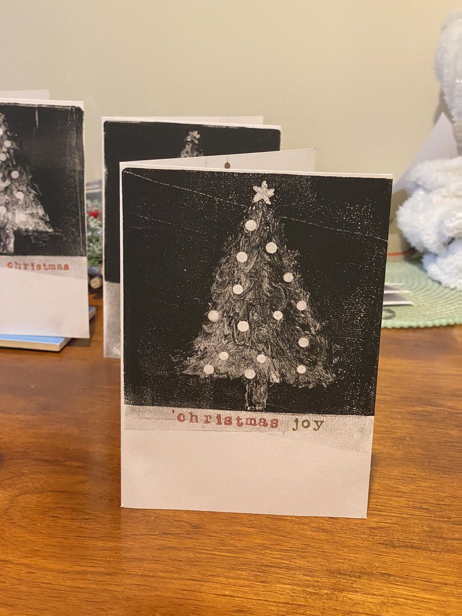 MissAartist's tweet photo. Monoprinted &amp; hand stamped christmas cards for loved ones today 🎄 https://t.co/6PcJIeEMGk