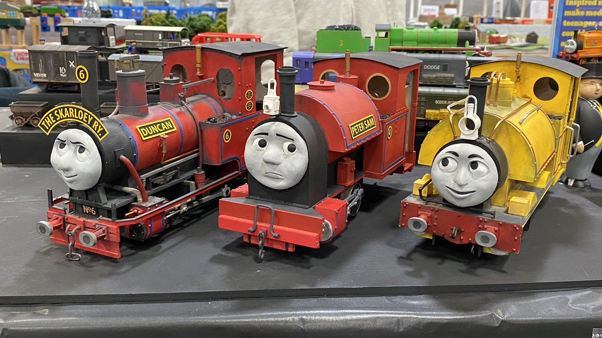 SodorRyModeler's tweet photo. It was so much fun customizing the display units for the show and the cards I got to bring for people to take. Thank you @ThomasAndFans for having me.

📸 (Part 2): https://t.co/JDLLFCIBDH