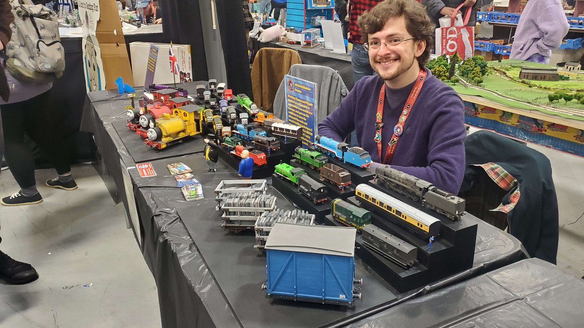 SodorRyModeler's tweet photo. It was so much fun customizing the display units for the show and the cards I got to bring for people to take. Thank you @ThomasAndFans for having me.

📸 (Part 2): https://t.co/JDLLFCIBDH