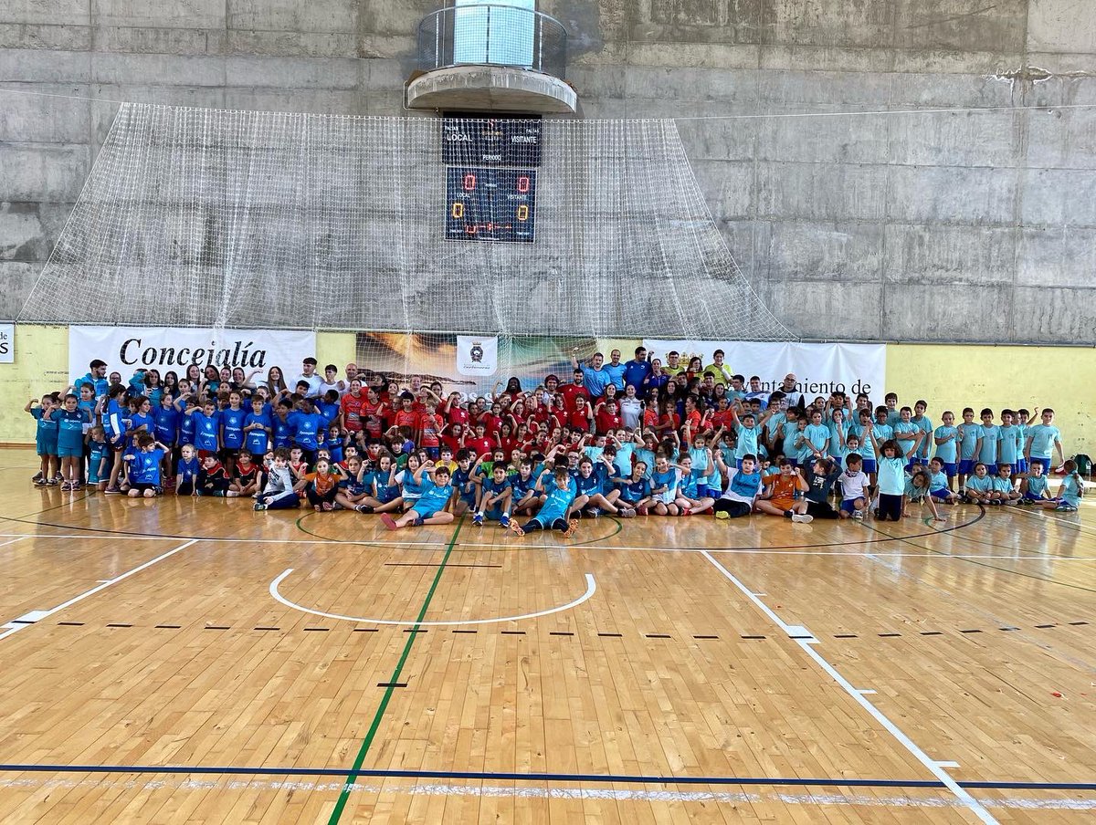 BM_Roquetas's tweet photo. ¡Que bien nos los hemos pasado esta mañana con los más peques! Gran jornada de balonmano benjamin y prebenjamin organizada por @DDipalme con todos los clubes de Almería 👏👏👏 https://t.co/1qwNoBEIbq