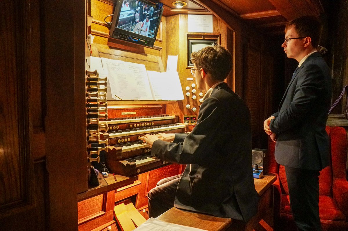 SJCChoir's tweet image. This afternoon at 3pm, join us for the @stjohnscam Advent Carol Service, broadcast live @BBCRadio3. Our Advent Commission this year is former Organ Scholar @IainFarrington’s ‘Nova, Nova’. Here are a few images from last night’s service.

Listen here: bbc.in/3GPMuLh