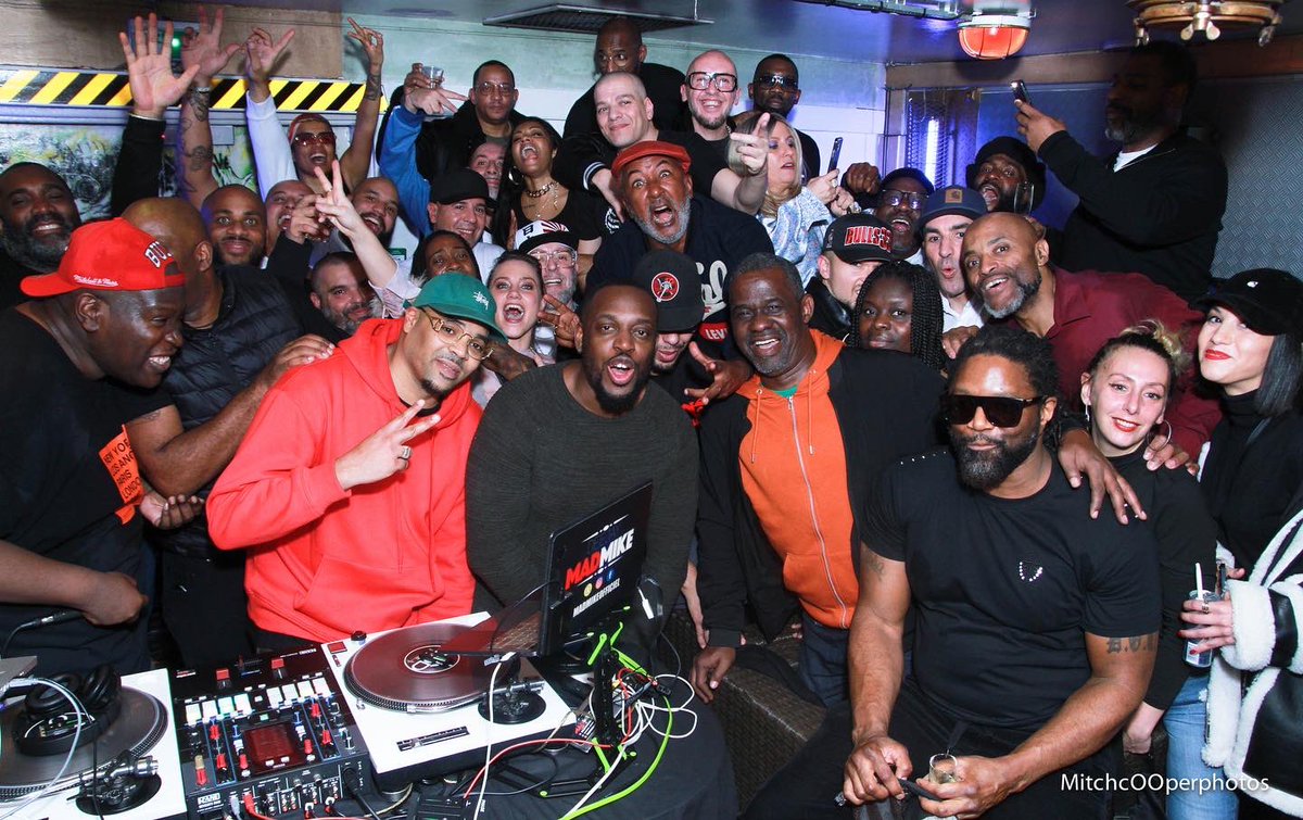 Si tu reconnais au moins 5 personnes sur cette photo, c’est que t’es vieux 😂😂😂 50 ans du poto <a href="/DjNoiseParis/">DJ NOISE</a> … Bon t’as reconnu qui?