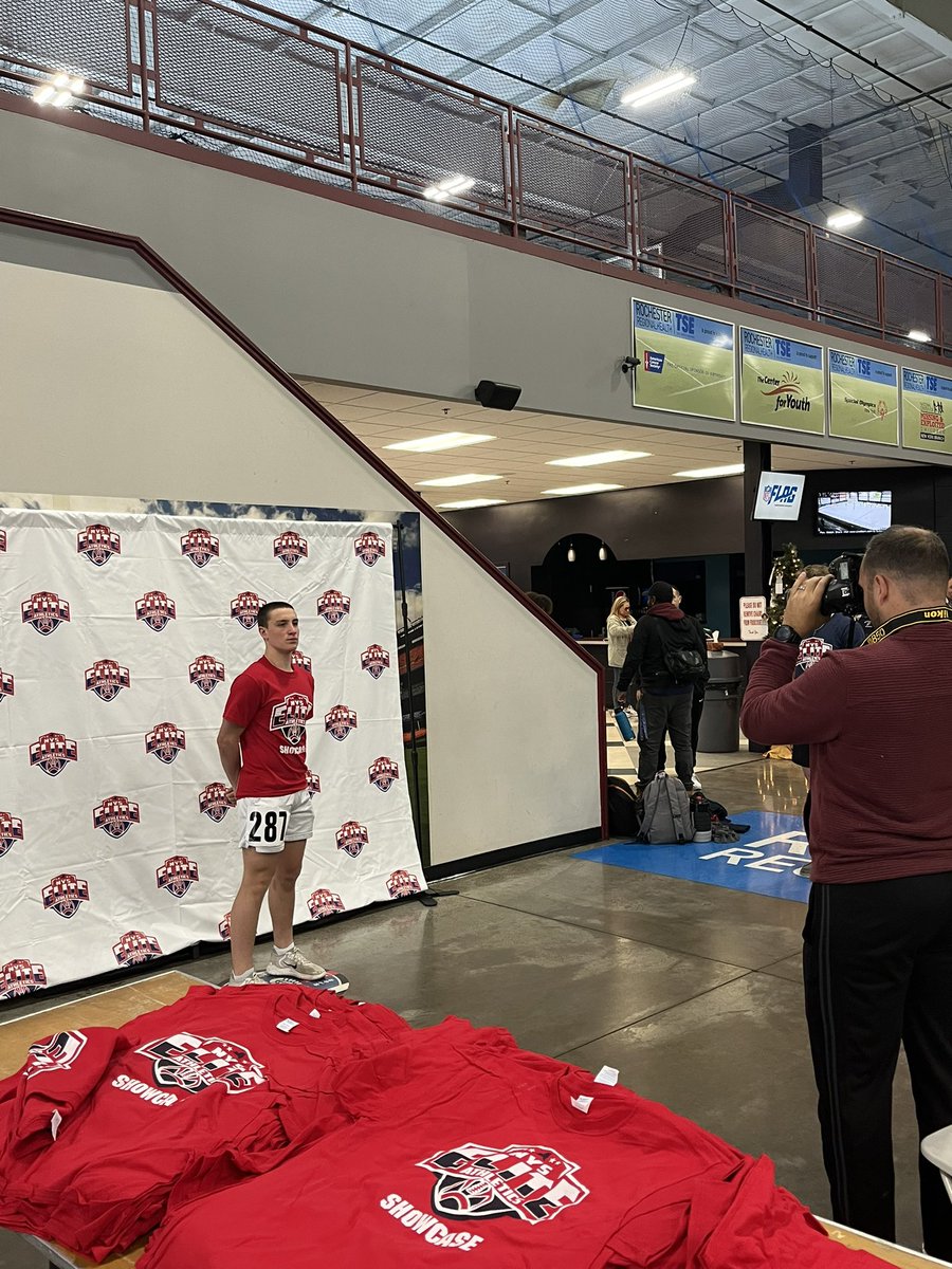 NYSEliteAthlet's tweet photo. Prospect pictures starting to take place. #NYSEliteShowcase @NextGen_Pr @Coach_Kramer15 @section3footbal @SecVFootball @MrSection6 @s2fballreport @VarsityMedia @wny_football @TotalSportsExp @PrimetimeBall_ https://t.co/EEV1oq6i2J