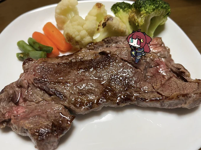ロアちゃんぽかぽか炬燵に入ってロアちゃんは炬燵はどのタイミングで出すかな?今は結構寒い時もあればちょっと暖かい時もあって悩ましいねでももうちょっとすれば寒い日続きになったりするのかな?ロアちゃん寒さへの準備は欠かさずにねロアちゃんに寝やすい日々を今日のご飯 #ロアート 