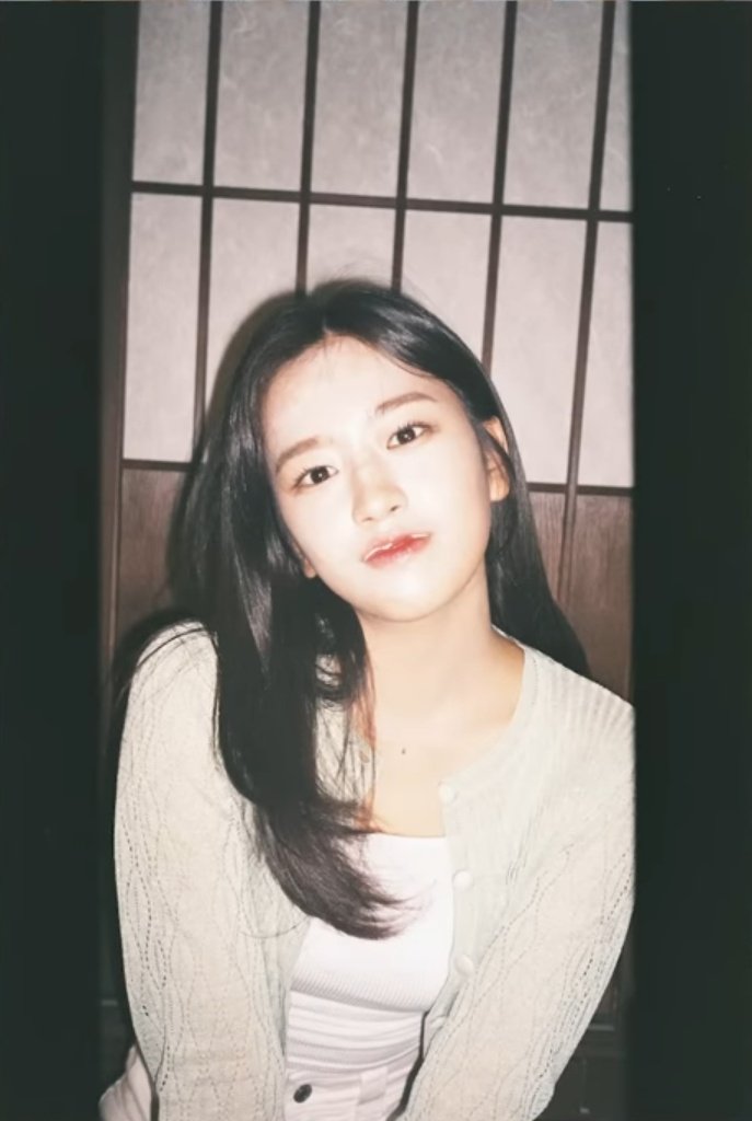 yujinsource's tweet image. yujin pictures from her date with rei