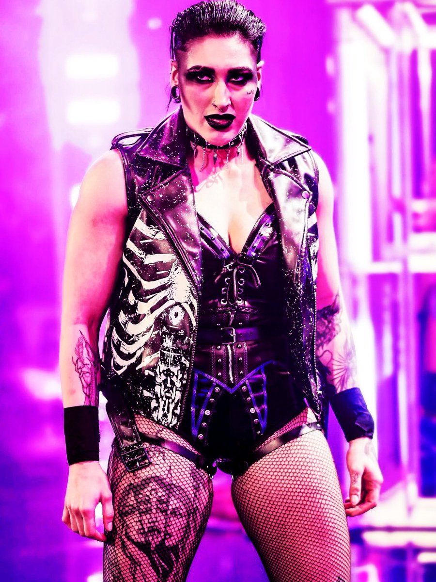 OTMoonsault's tweet photo. Me after last night… #RheaIsPapi https://t.co/YBodM7srBs