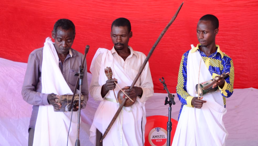 CebulacCt's tweet photo. 1. #CEBULAC #Burundi.
En date du 24 Novembre 2022, parmis les 35 #CLAC qui étaient en lice dans le  concours de la chanson traditionnelle accompagnée d' instruments traditionnels qui se déroulait au chef lieu de la Province #Karusi, voici les 10 CLAC se sont qualifiés. https://t.co/pPXBwGtWbh