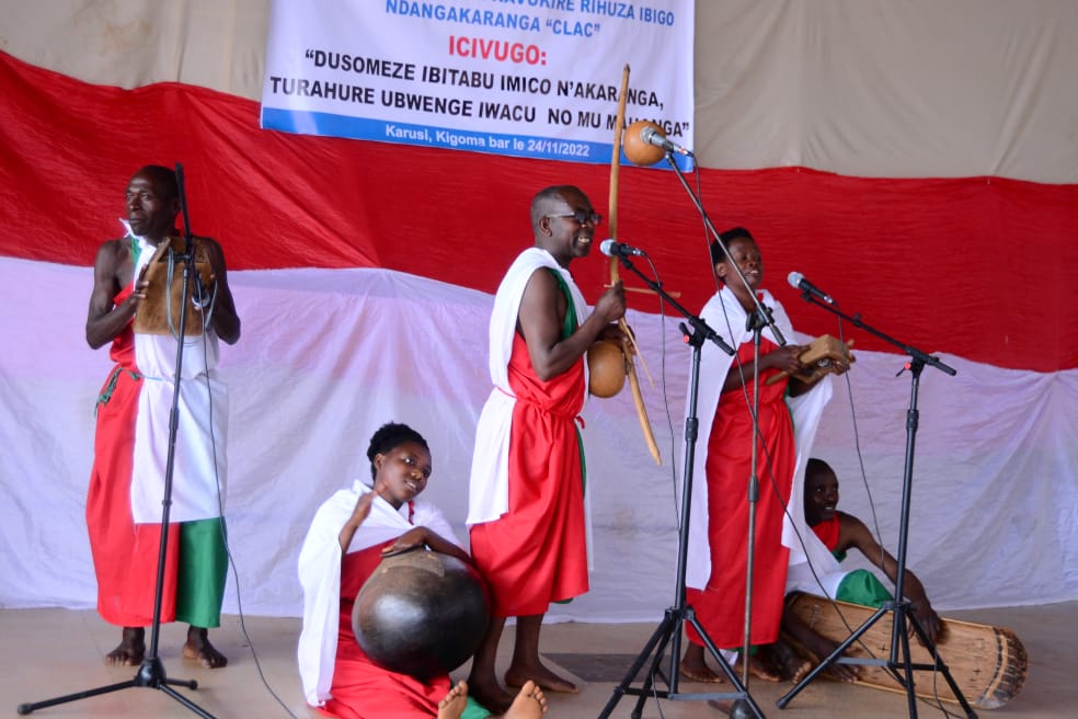 CebulacCt's tweet photo. 1. #CEBULAC #Burundi.
En date du 24 Novembre 2022, parmis les 35 #CLAC qui étaient en lice dans le  concours de la chanson traditionnelle accompagnée d' instruments traditionnels qui se déroulait au chef lieu de la Province #Karusi, voici les 10 CLAC se sont qualifiés. https://t.co/pPXBwGtWbh