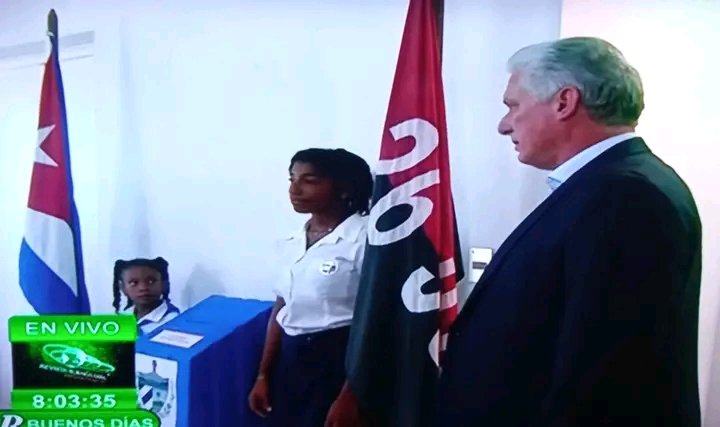 MaibyLa's tweet photo. Bienvenido a la patria nuestro presidente, enseguida ejerciendo su derecho al voto 🇨🇺❤️#LaSierpe #YovotePor🇨🇺 https://t.co/uAOMOVKO6C