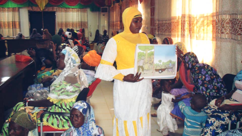 A2E_BurkinaFaso's tweet photo. Dans le cadre du projet Jeunesse Sahélienne pour l'Action Climatique #jesac en consortium avec @oxfamauburkina nous avons sensibiliser 100 femmes et filles déplacées interne ce samedi sur les changements climatiques
#climateawarness #226climativist #action_a2e #PACJA #tl226 https://t.co/M7F6xcLjG5